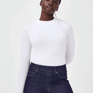 NEW Spanx‎ Textured Seamless Swirl Long Sleeve Top Size Medium